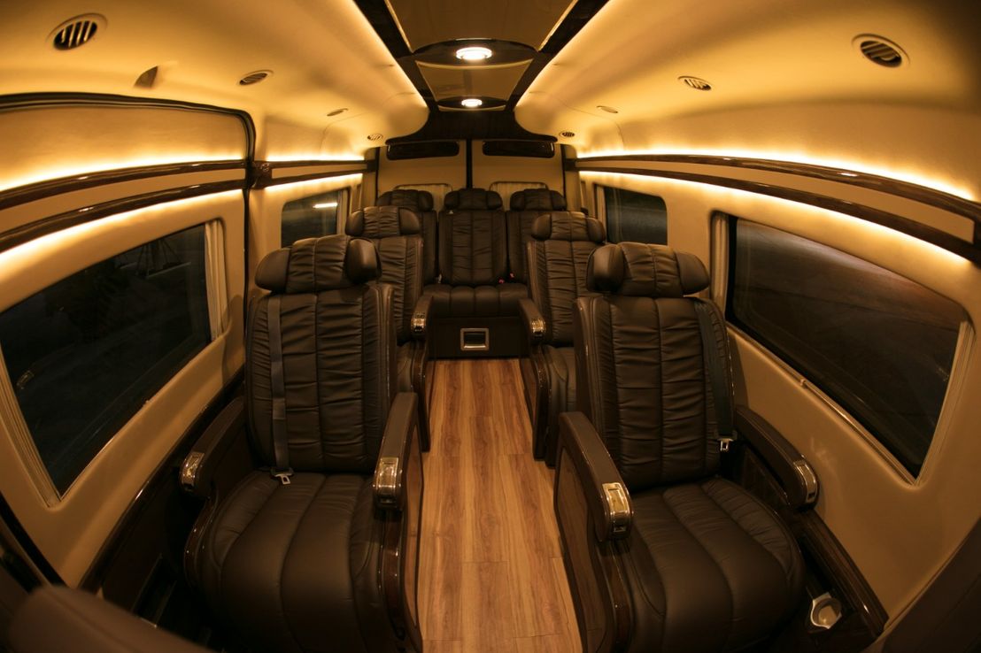 Dịch vụ cho thuê xe Limousine 12 Chỗ AutoKingdom đầu năm 2023 uy tín - Asia Limousine