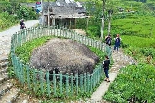 Bãi Đá cổ Sapa