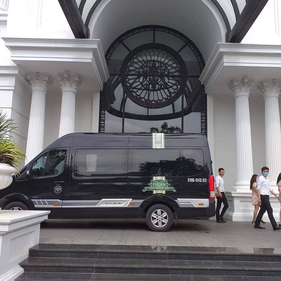 Thuê xe Dcar Solati Limousine 9 chỗ đi đánh golf