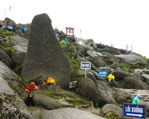 Cổng trời bia Phật