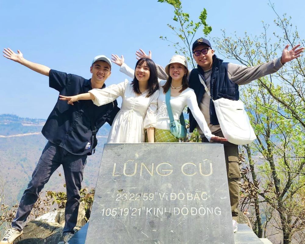 Check-in Cột cờ Lũng Cú