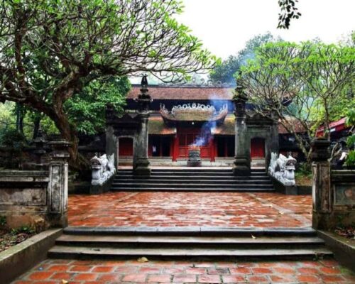 Đến Thánh Gióng