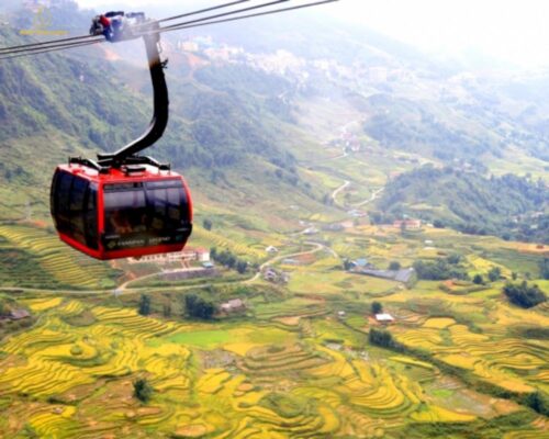 Đi cáp treo tại thung lũng Mường Hoa