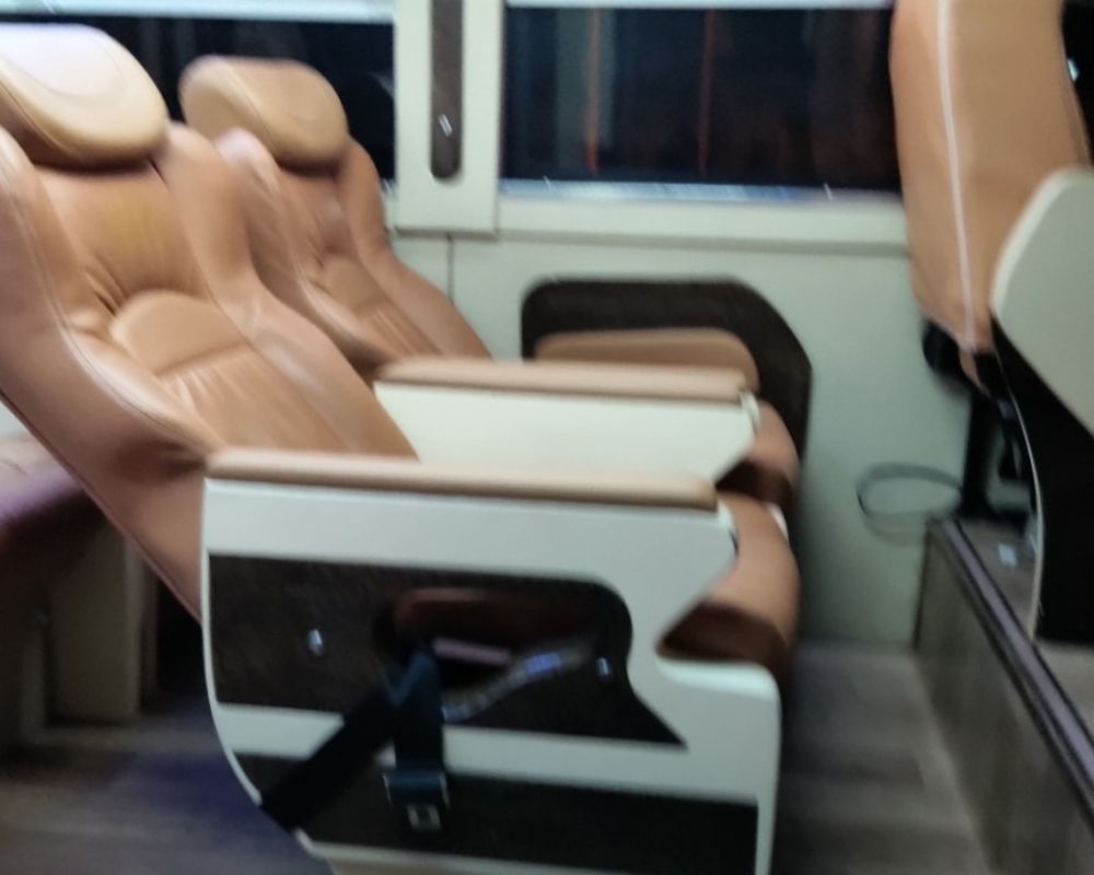 Thuê xe Limousine đi FLC Thanh Hoá