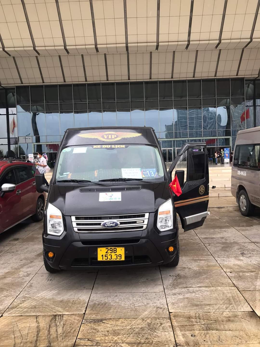 Hình ảnh của xe Limousine 16 ghế