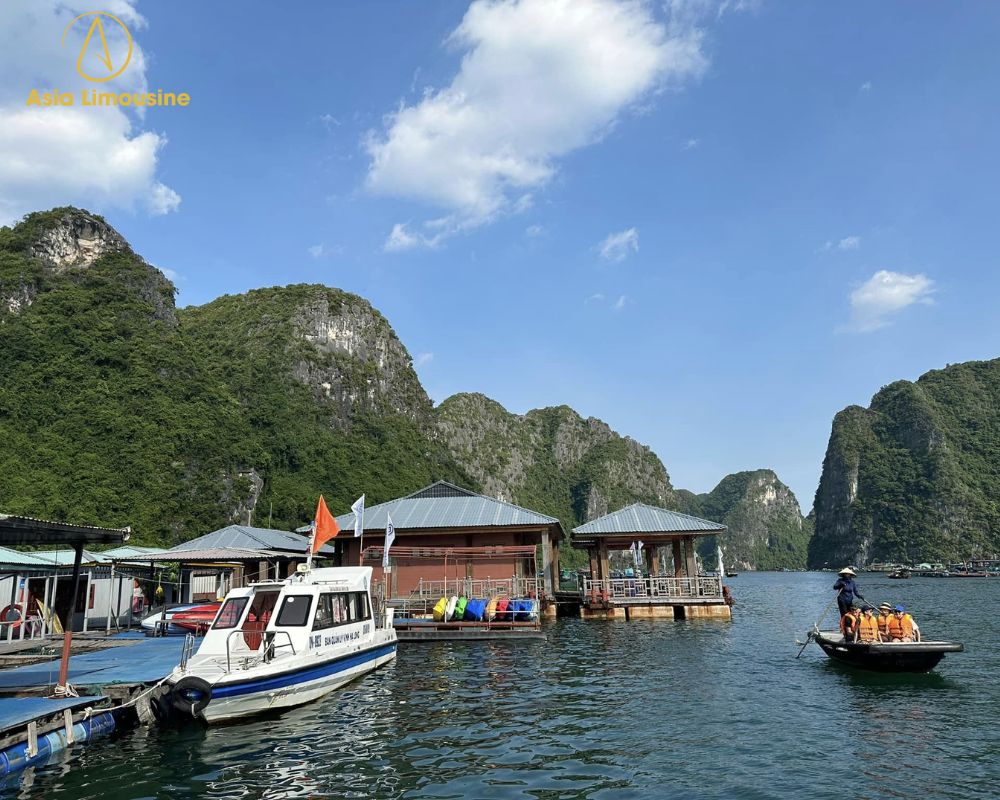 Làng chài Cửa Vạn