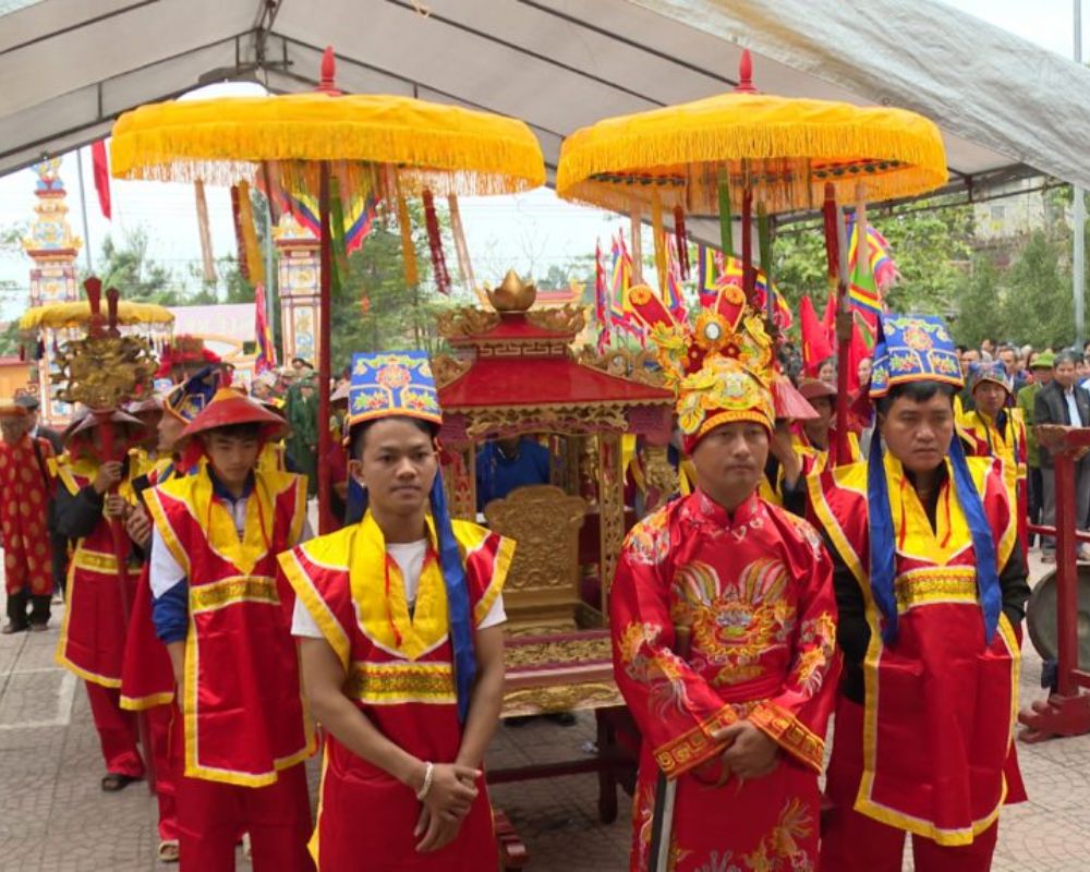 Lễ hội làng Lệ Mật