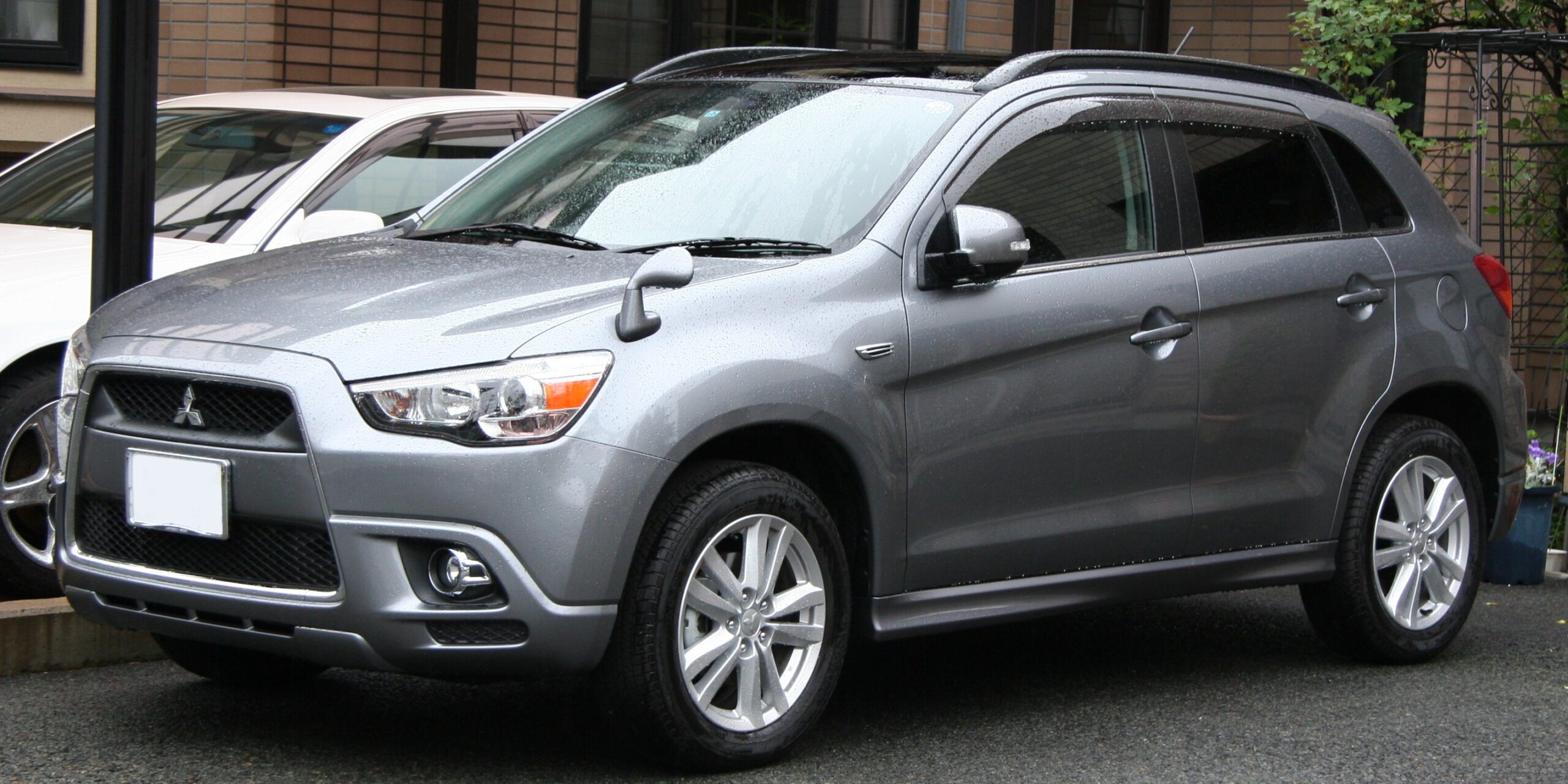 hãng xe mitsubishi của nước nào