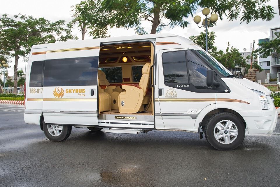 Ngoại thất và nội thất xe limousine