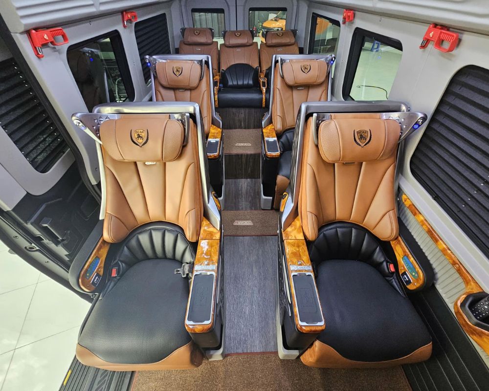 Nội thất xe limousine 9 chỗ sang trọng