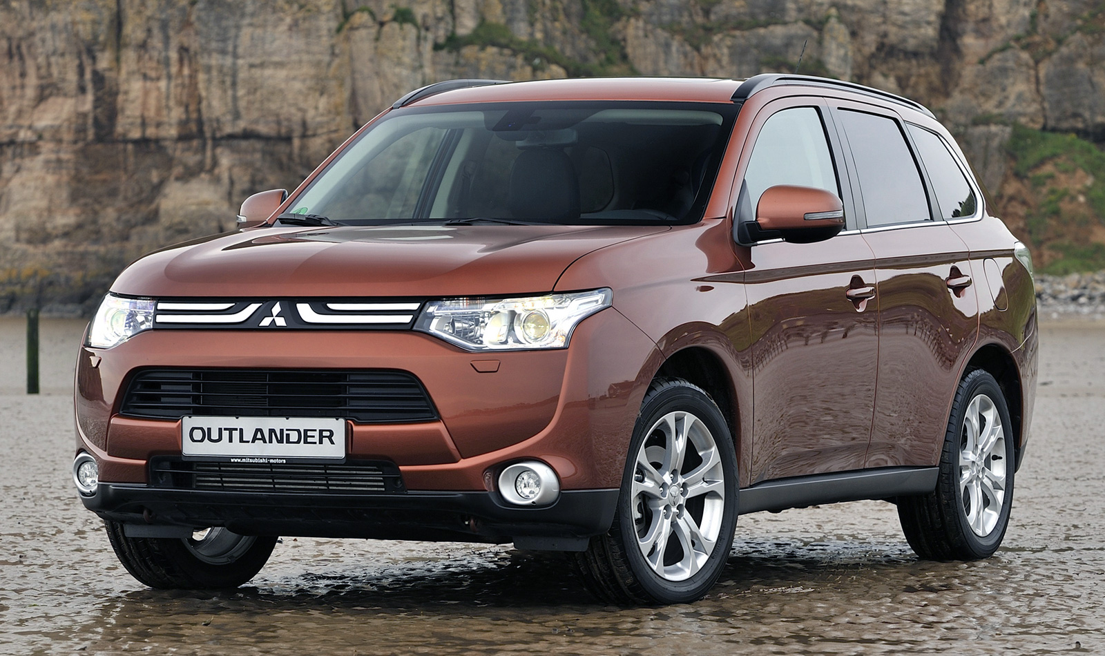 hãng xe mitsubishi của nước nào