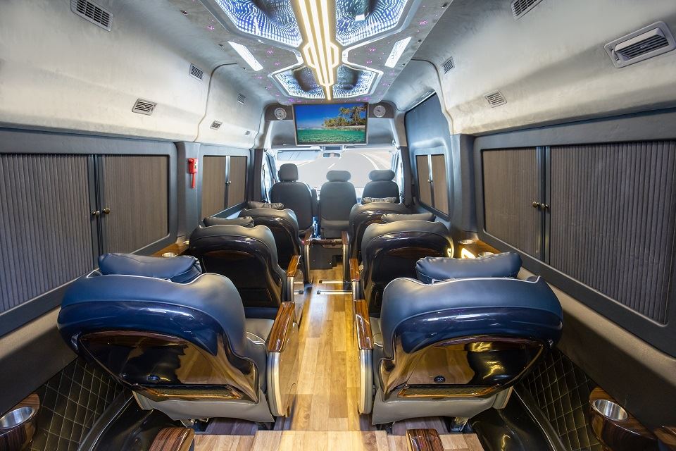 Giới thiệu dịch vụ thuê xe Solati Limousine 12 chỗ giá rẻ chất lượng tại Hà Nội - Asia Limousine