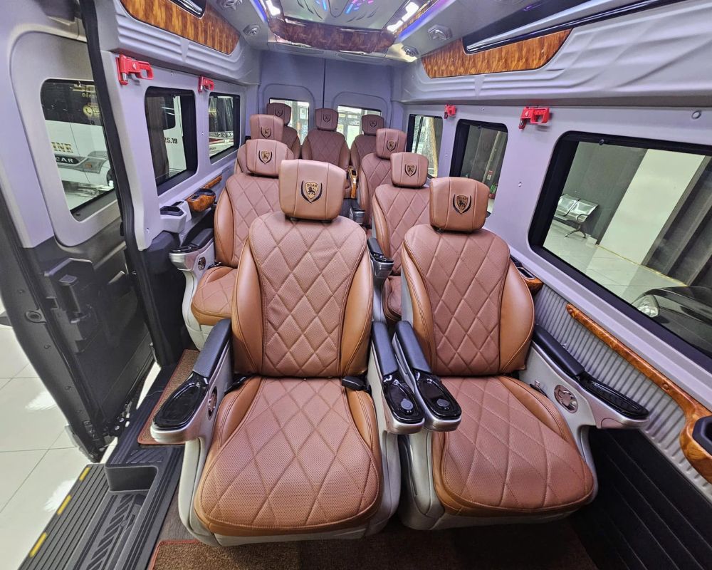 Không gian bên trong xe limousine