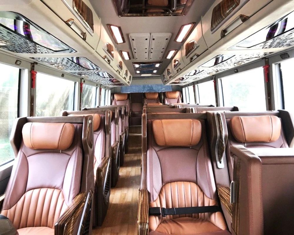 Xe limousine 19 chỗ 