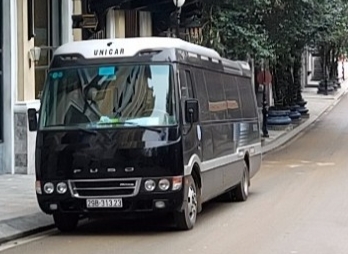 Thuê xe fuso limousine xe 19 chỗ đi hồ núi cốc