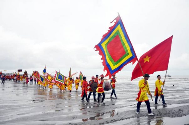 Thue-xe-limousine-di-Tra-co-du-le-hoi-dinh-tra-co