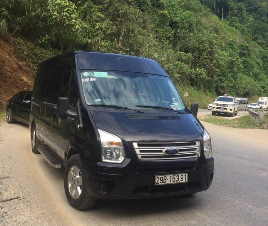 Thuê xe Limousine đi Vân Đồn