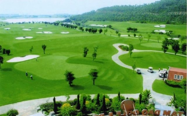 Thuê xe limousine đi đánh golf Đại Lải