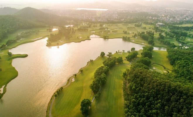 Thuê xe limouisne đi golf Chí Linh