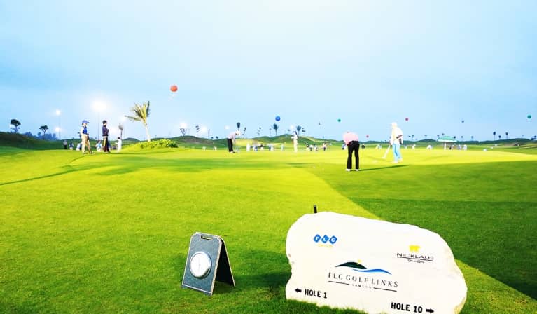 Thuê xe limousine đi golf FLC Sầm Sơn