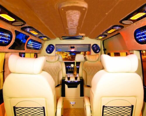 Xe limousine 9 chỗ Solati limousine