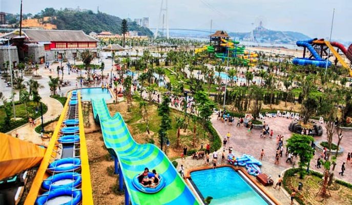 Thuê xe Limousine đi Hạ Long vui chơi Sunword