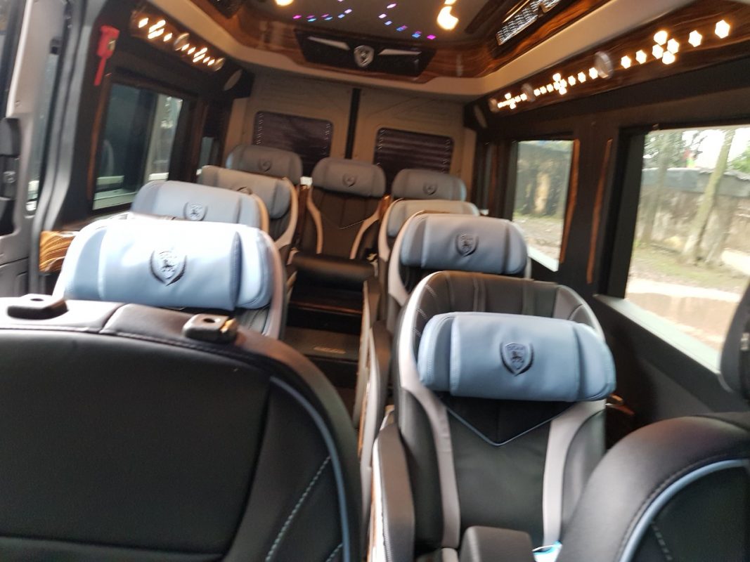 Thuê xe limousine đi Kim Bôi xe 12 chỗ