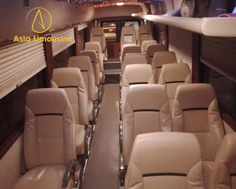 Xe limousine được bọc da ghế cao cấp