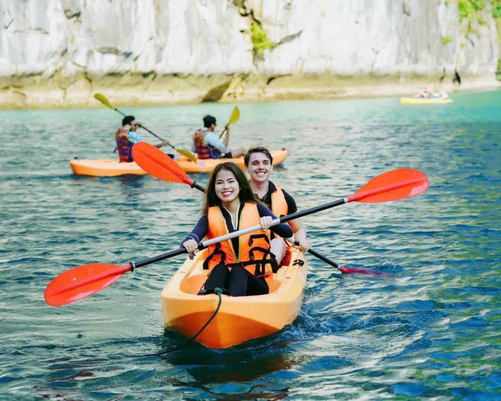 Chèo thuyền kayak ở đảo Titop, Vịnh Hạ Long