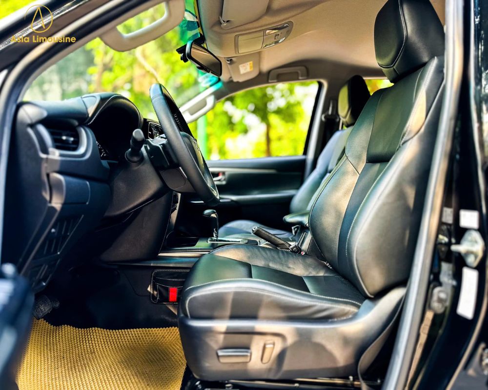 Khoang ghế ngồi xe toyota fortuner