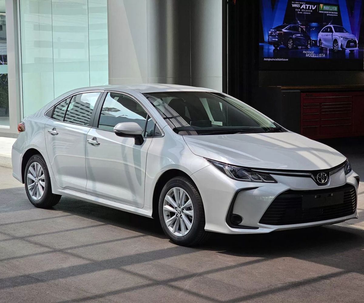 Xe Corolla Altis