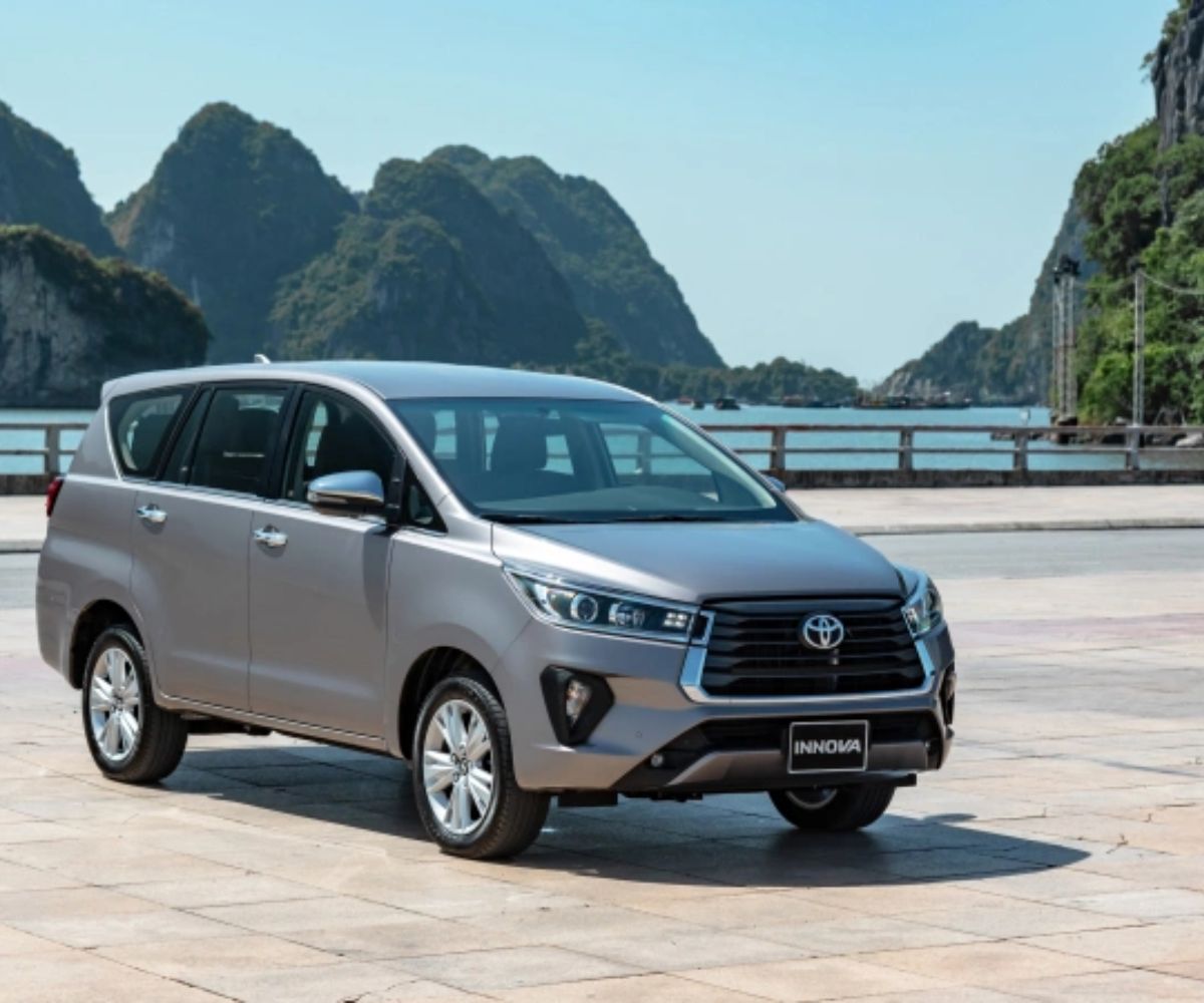 Xe Innova