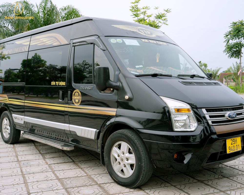 Ngoại thất xe limousine 9 chỗ sang trọng, hiện đại