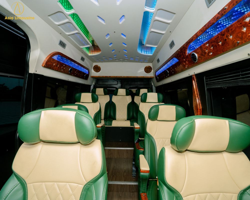 Nội thất bên trong xe limousine 9 chỗ