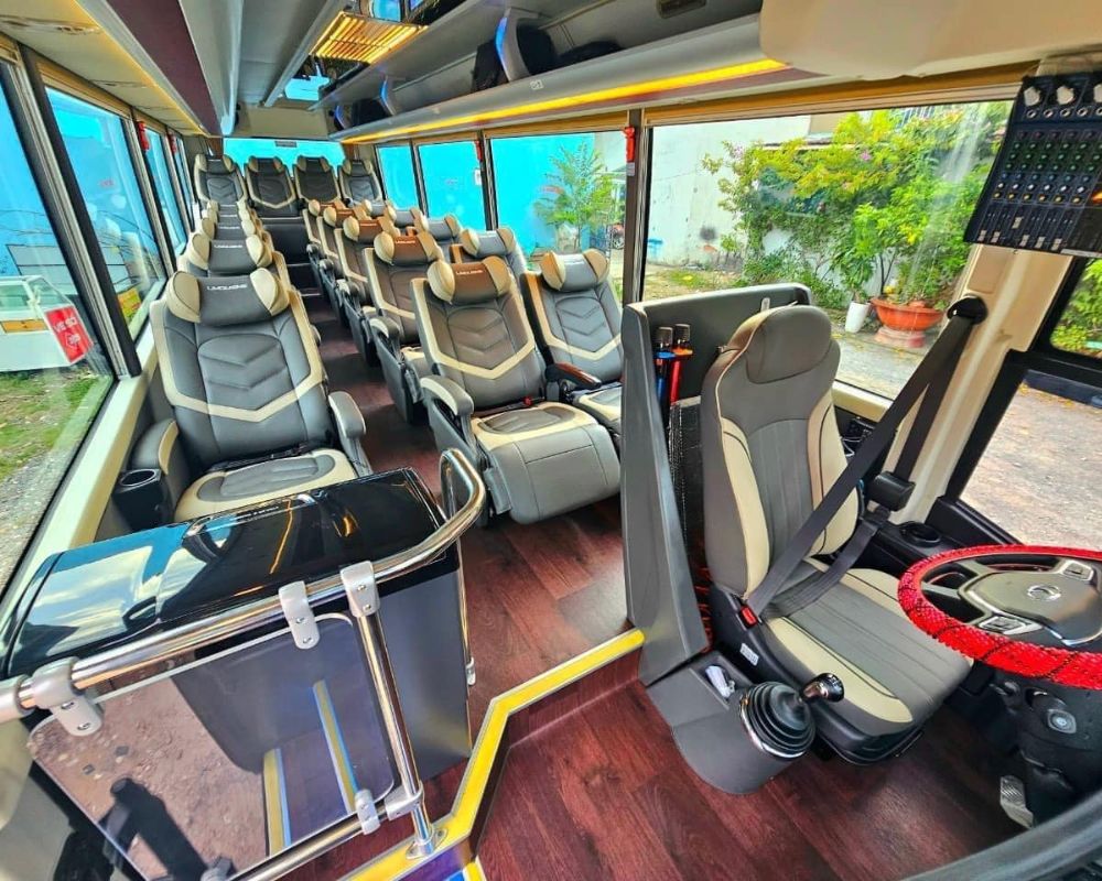 Xe limousine 18 chỗ của Asia Limousine