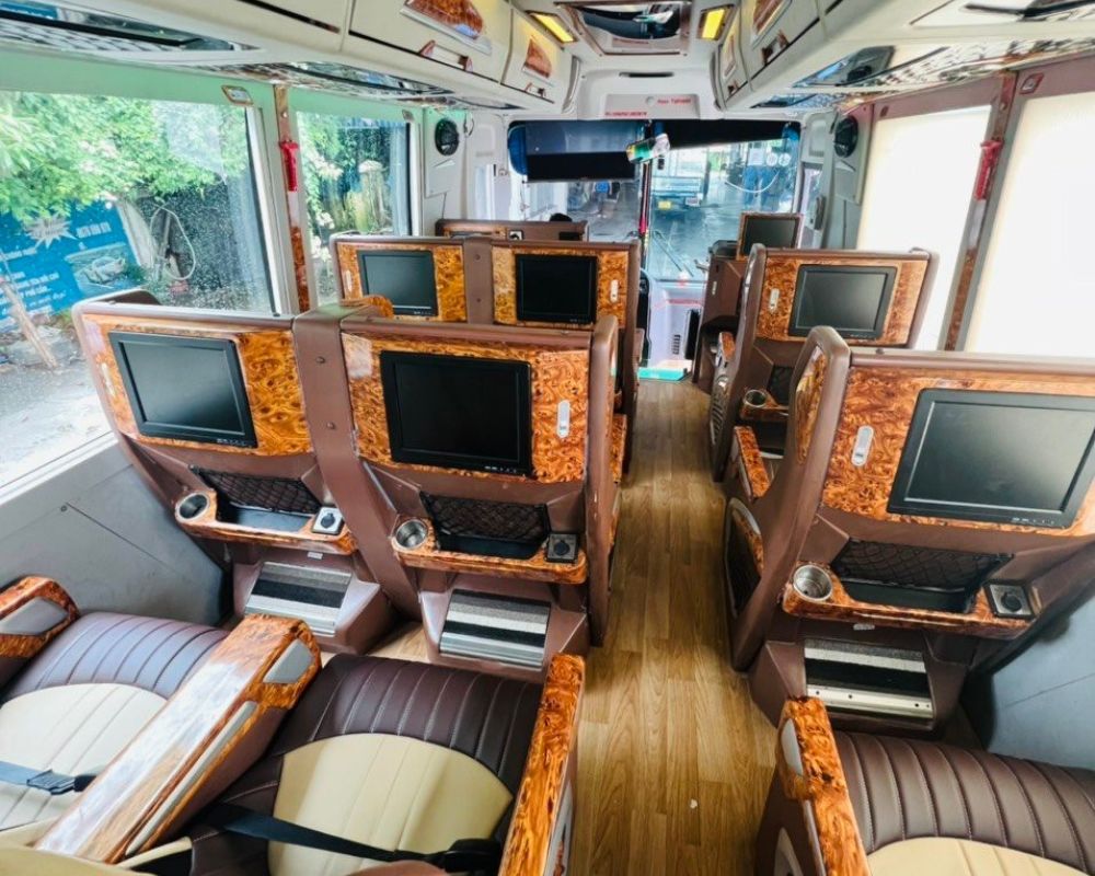 Xe limousine nội thất sang trọng, hiện đại