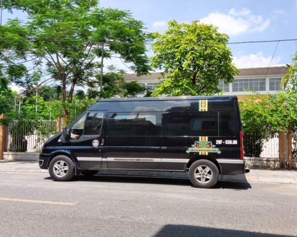 Xe limousine 9 chỗ
