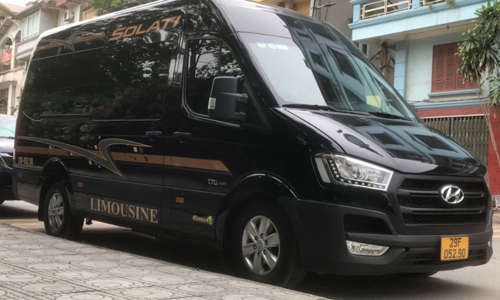 Xe limousine có đầy đủ tiện ích, nội thất sang trọng
