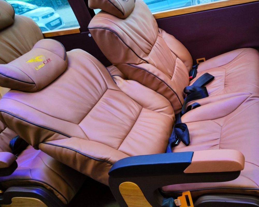 Xe limousine có ghế ngồi rộng rãi, thoải mái