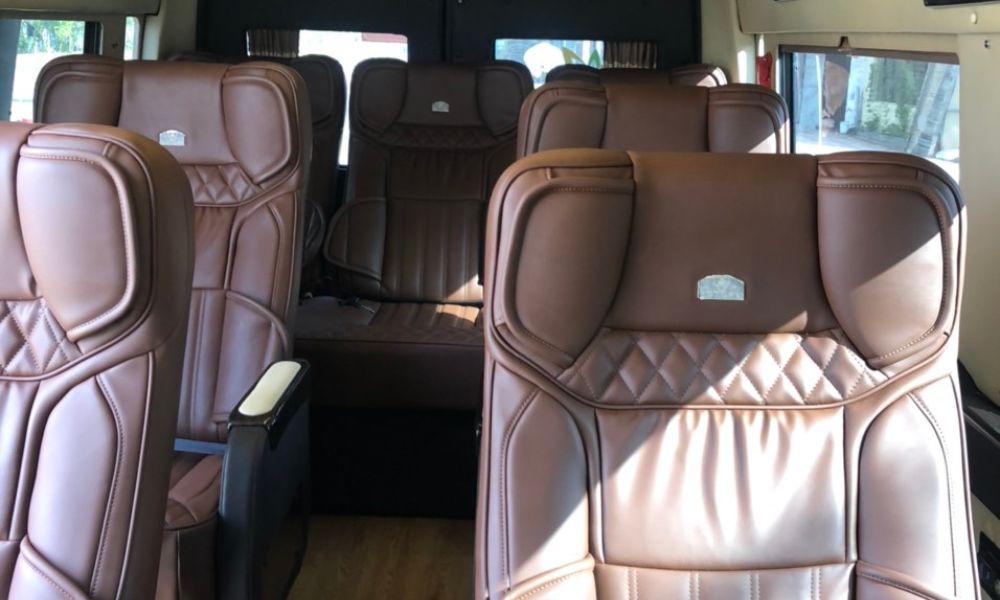 Xe limousine có nội thất sang trọng, hiện đại