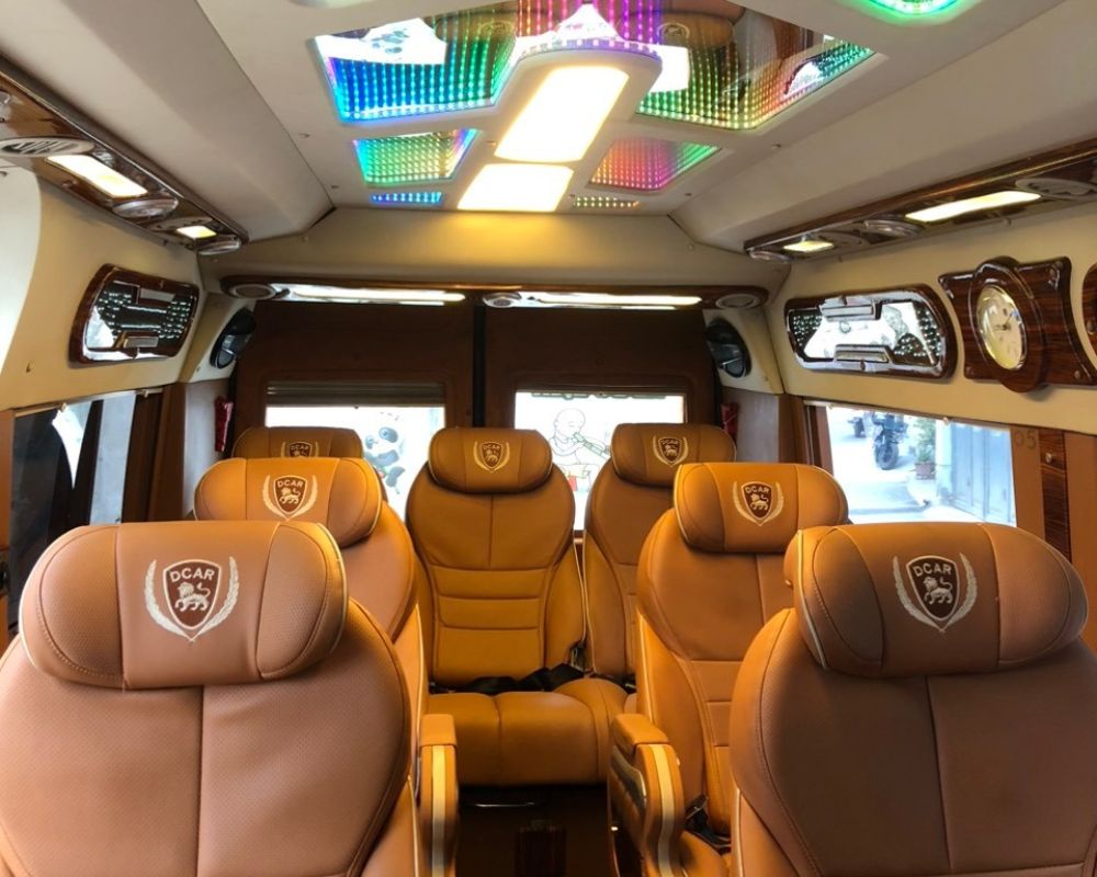 Xe limousine di chuyển êm ái sang trọng, tiện nghi