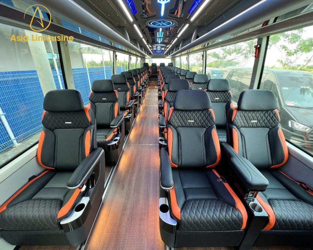Xe universe 32 chỗ