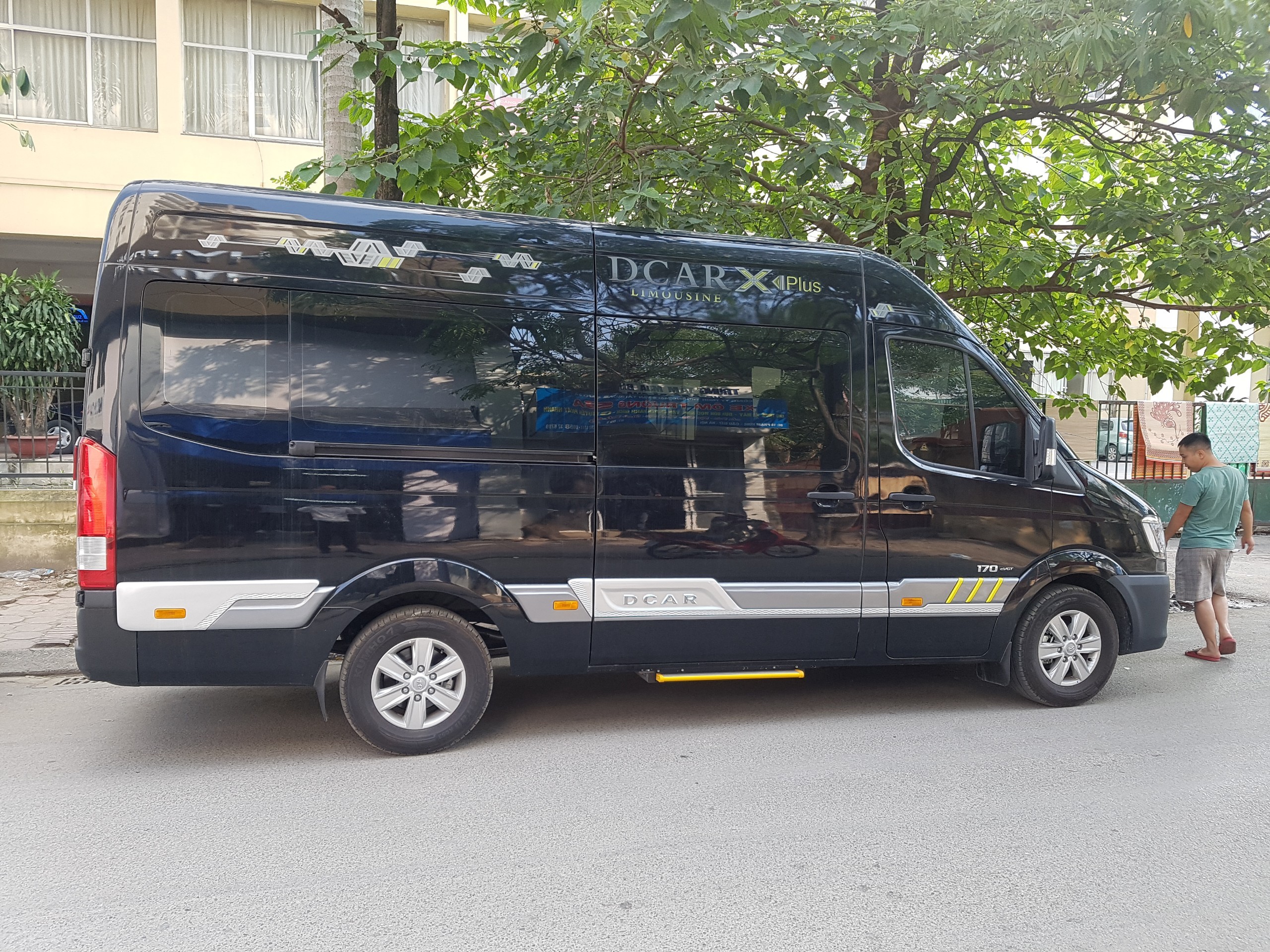 Trải nghiệm dịch vụ cho thuê xe Solati Limousine 10 chỗ giá rẻ chất lượng cao 2023