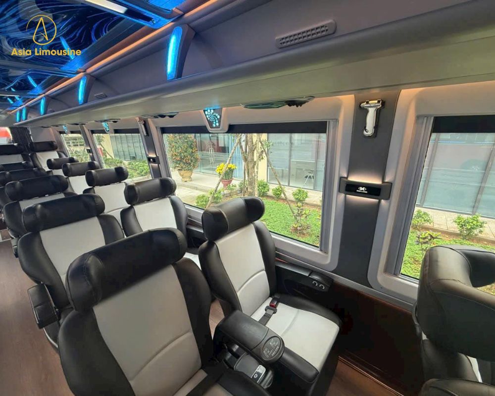 Tận hưởng không gian sang trọng, hiện đại của xe limousine 29 chỗ