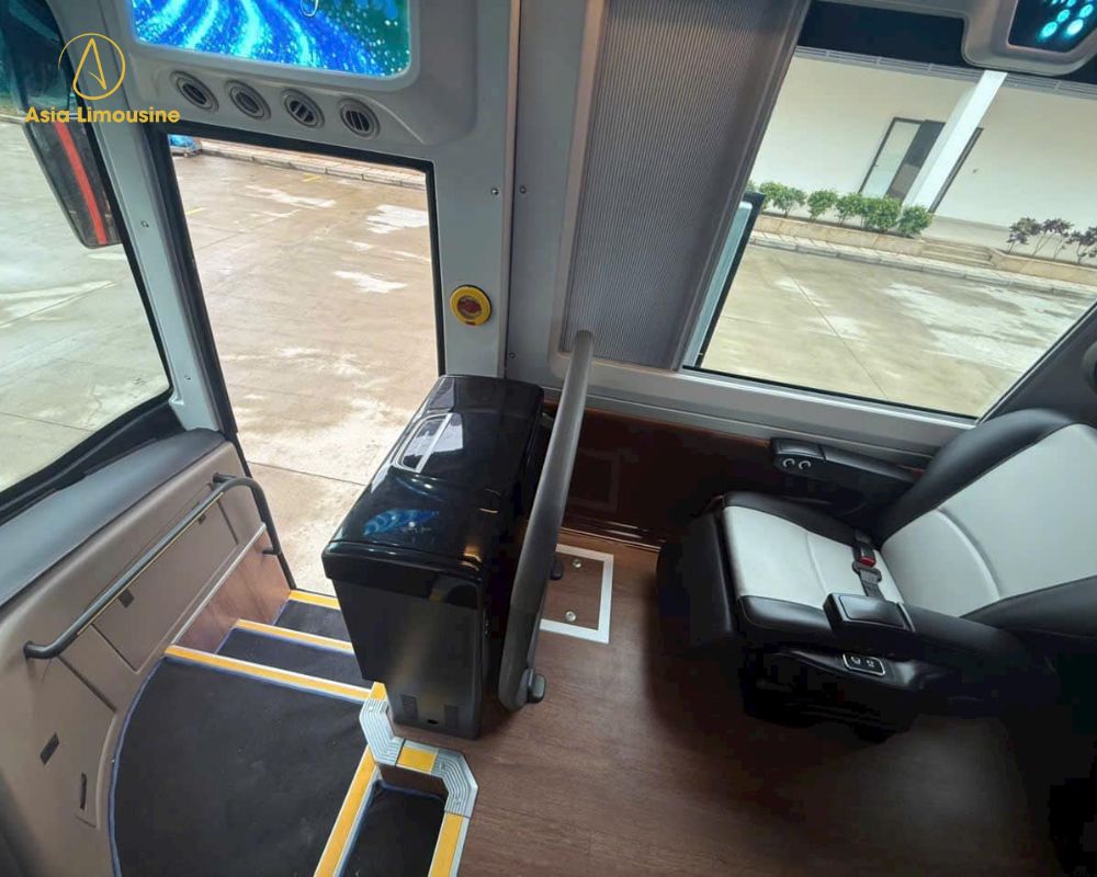 Chỗ lên xe 29 chỗ limousine
