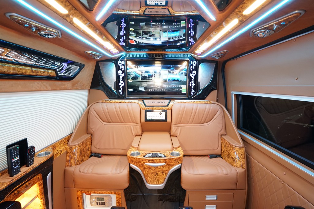 Thuê xe Limousine giá rẻ đi Sapa
