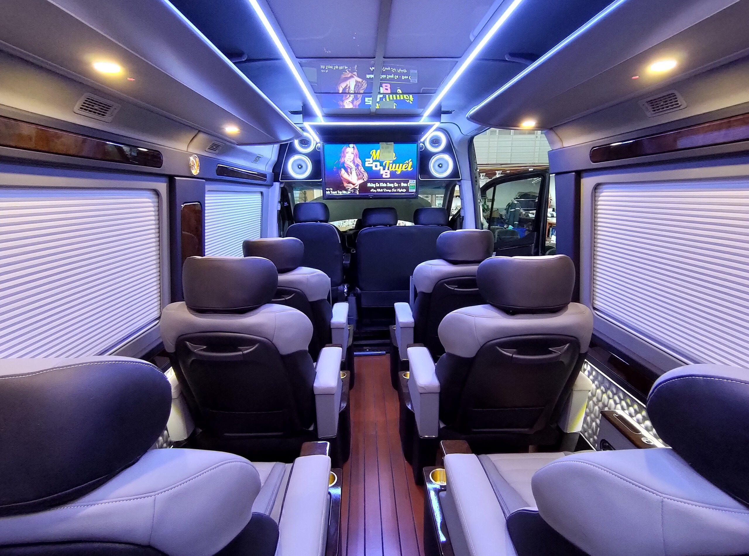 BẢNG GIÁ CHO THUÊ XE HYUNDAI SOLATI LIMOUSINE 12 CHỖ