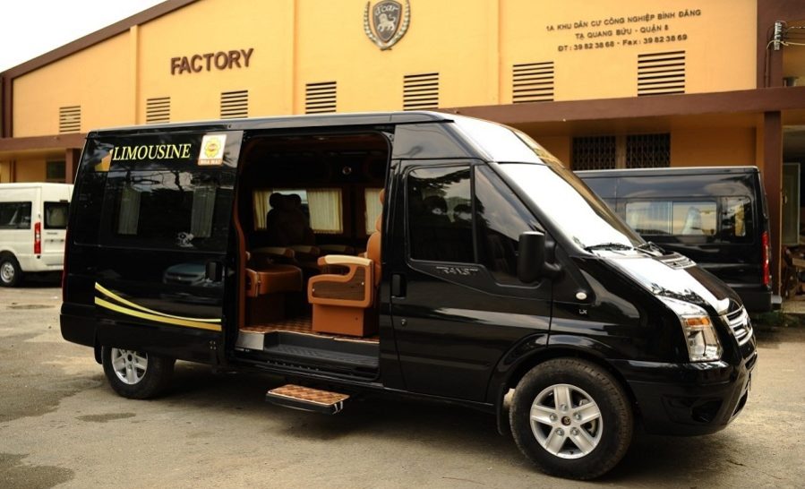 Dịch vụ thuê xe và bảng giá thuê xe Dcar Limousine 9 chỗ đón tiễn sân bay Nội Bài