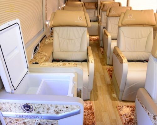 Xe limousine còn có thêm tủ lạnh