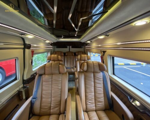 Không gian bên trong xe  limousine rộng rãi, thoải mái